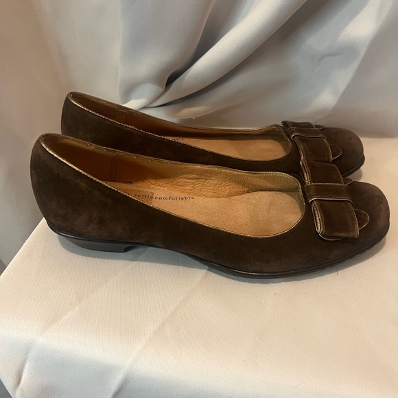 Softspots Brown Casual Loafers with Decorative Bow - Picture 3 of 11